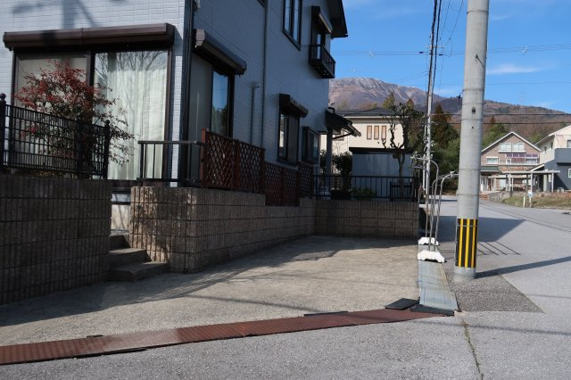 米原市杉澤　中古戸建の駐車場