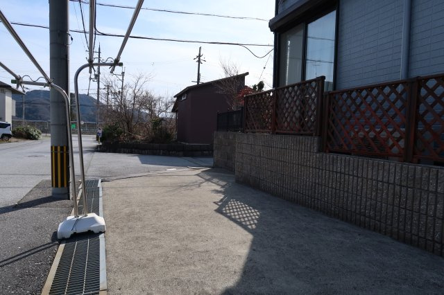 米原市杉澤　中古戸建の駐車場