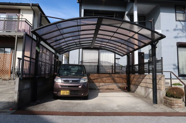 米原市杉澤　中古戸建の駐車場