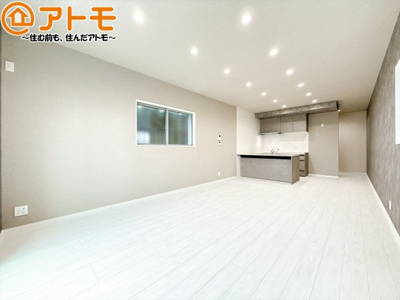 【居間・リビング】 | 駿河区馬渕3丁目　新築戸建　A号棟 | 家族団らんのイメージは、リビングを思い浮かべませんか？リビングこそ広々としたお部屋が良いですね♪