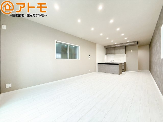 【居間・リビング】 | 駿河区馬渕3丁目　新築戸建　A号棟 | 家族団らんのイメージは、リビングを思い浮かべませんか？リビングこそ広々としたお部屋が良いですね♪