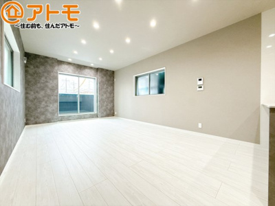 【居間・リビング】 | 駿河区馬渕3丁目　新築戸建　A号棟 | 日当たりのよいリビングは、一年を通してぽかぽかとしています。家族が自然と集まる空間になりそうですね♪