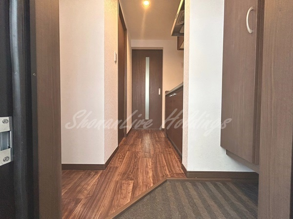 平塚市浅間町のアパートの玄関