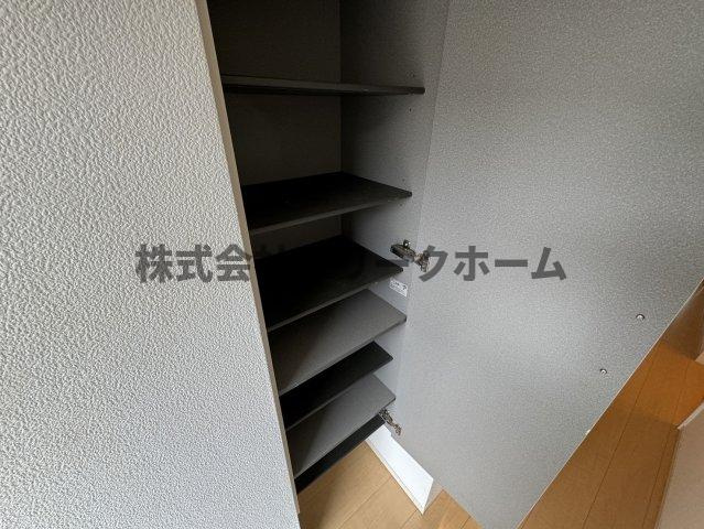 小金井市緑町１丁目のアパートの収納