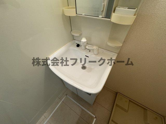 小金井市緑町１丁目のアパートの洗面所