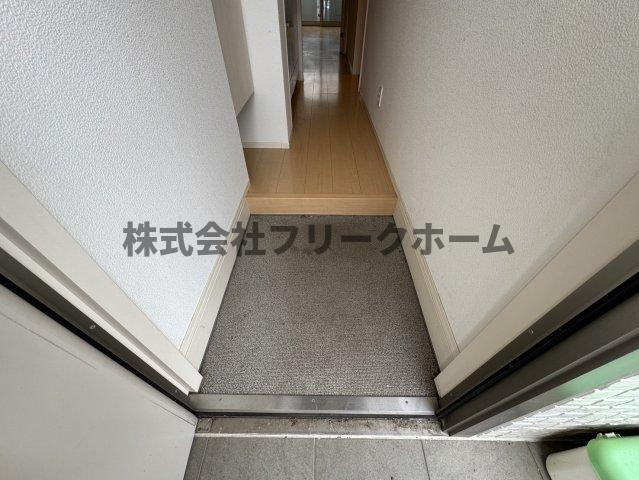 小金井市緑町１丁目のアパートの玄関