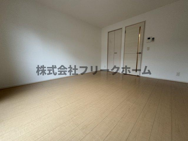 小金井市緑町１丁目のアパートの居間・リビング