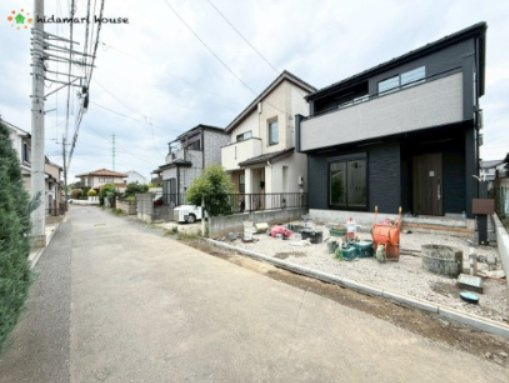 上尾市上尾下4期　新築戸建　グラファーレ01の前面道路含む現地写真