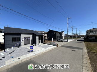 【前面道路含む現地写真】 | LievleGarden.S古河市下辺見第6　 | 前面道路が広いので、陽当り・解放感◎になっております！
