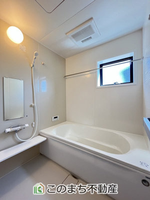 【浴室】 | LievleGarden.S古河市下辺見第6　 | 雨の日の洗濯も安心♪換気乾燥暖房機を完備したゆったり1坪サイズのシステムバスです！
