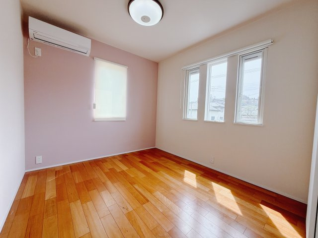 【中古戸建】高崎市寺尾町の洋室|■2階洋室｜子供部屋のメリットは「自立心を養うことができる」「自分で整理整頓できるようになる」そして、お子様が成長した際には「プライバシーを確保できる」といい事だらけ♪