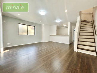 【居間・リビング】 | 小学校5分　中学校5分　食洗機付　太陽光設置　鷺沼３　2号棟 | 販売現地　リビング階段の為、コミュニケーションが取りやすい間取りです。