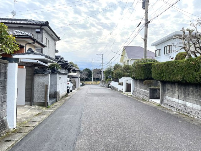 鹿児島市桜ケ丘三丁目土地の前面道路含む現地写真