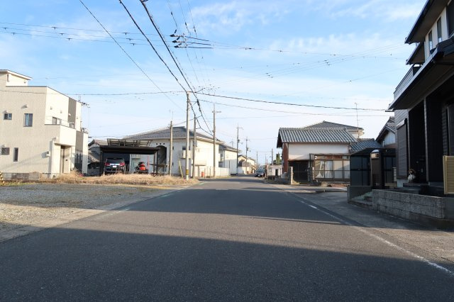近江八幡市末広町　売土地の前面道路含む現地写真
