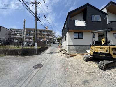 【前面道路含む現地写真】 | 豊見城市名嘉地（全3棟）1号棟 | ※西側4m道路♪