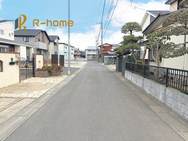 土浦市北荒川沖町6期　新築戸建て　1号棟の前面道路含む現地写真|『今から見たい！』大歓迎です♪
お気軽にＲ－ｈomeまでお問い合わせください。