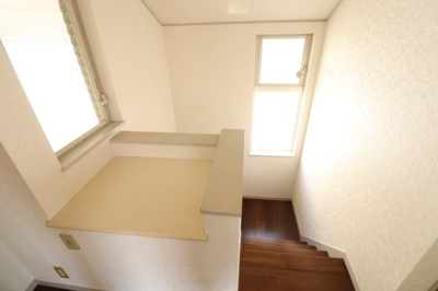 【その他】 | 増尾7丁目　貸家 | 窓が多く明るい階段です