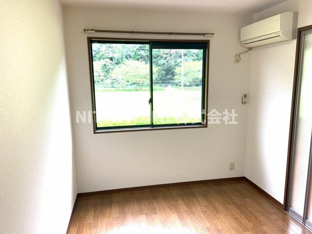 マノワールの内装|こちらの洋室は５．６帖です◇