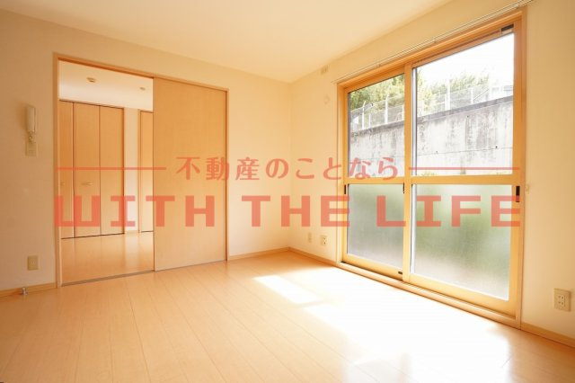 ラヴィーンコート【10,000円キャッシュバック対象物件】の居間・リビング|ゆったり過ごせるリビングです