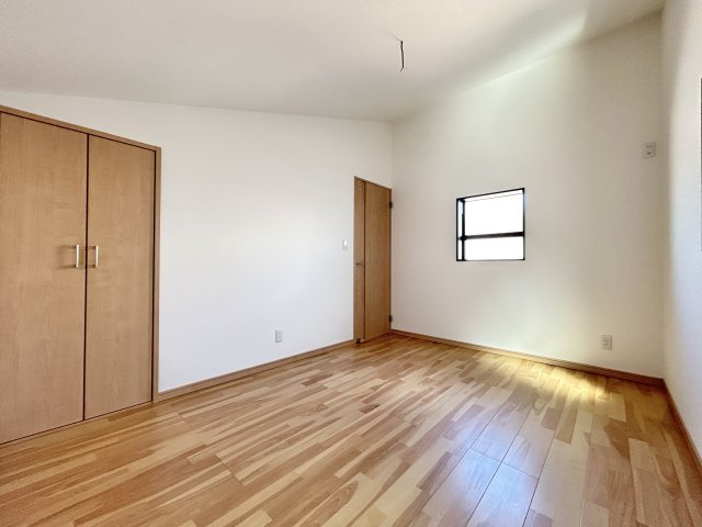 「4LDK」高知市鴨部　新築戸建ての洋室|2階洋室。全室収納付きです！