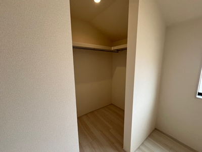 【収納】 | 緑町６丁目　新築戸建 | ウォークインクローゼット付きでお部屋が広くお使いいただけます。