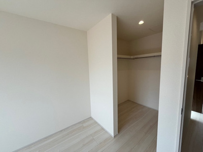 【収納】 | 緑町６丁目　新築戸建 | ウォークインクローゼットにはたくさんのお荷物が収納できます。