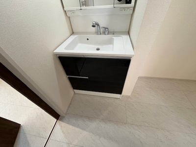 【独立洗面台】 | 緑町６丁目　新築戸建 | シャワー付きで朝の忙しい時間帯もスムーズに支度ができます。