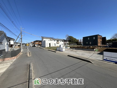 【前面道路含む現地写真】 | LievleGarden.S古河市駒羽根第8　1号棟 | 前面道路の写真です。