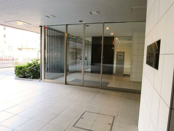 渋谷区千駄ヶ谷５丁目の賃貸マンションのエントランス