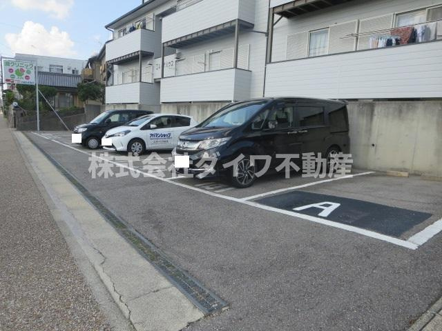 エルーテハウスの駐車場