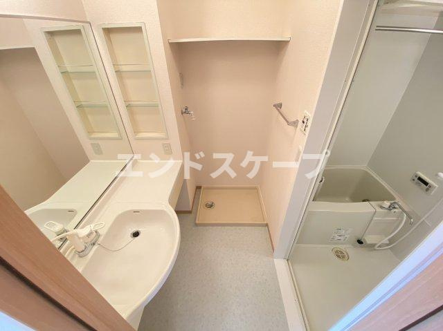 リヴェールマリーズ　Ｂの洗面所|高崎、前橋、伊勢崎エリアのお部屋探しはエンドスケープまで！お客様の理想お聞かせ下さい♪
クロスの色が異なる場合があります。