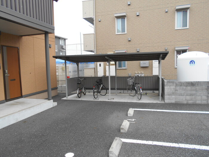 リヴェールマリーズ　Ｂの駐車場|高崎、前橋、伊勢崎エリアのお部屋探しはエンドスケープまで！お客様の理想お聞かせ下さい♪
クロスの色が異なる場合があります。