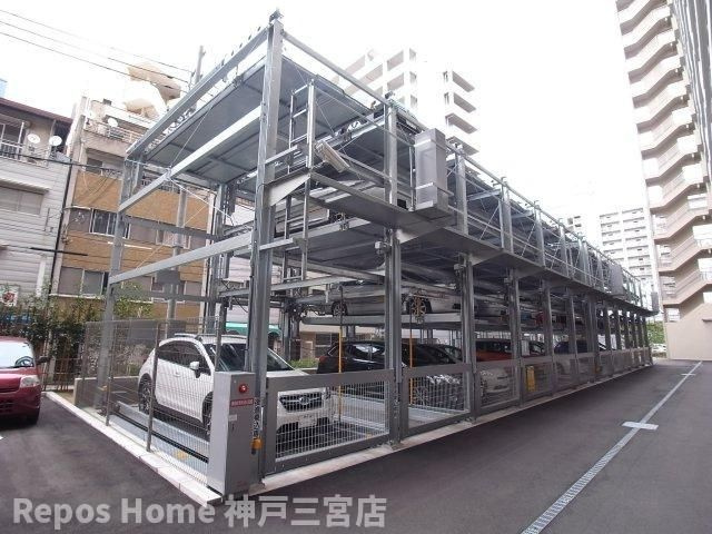 プレミスト神戸ハーバーレジデンスの駐車場