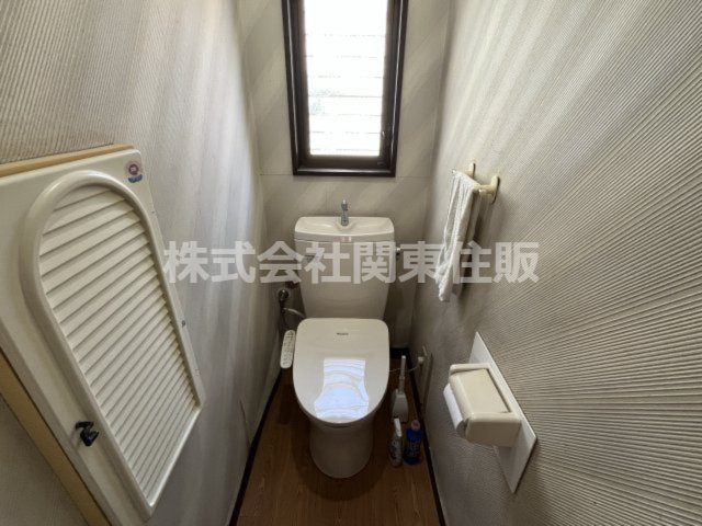 さいたま市南区大字円正寺　中古住宅のトイレ|ゆったりとした空間のトイレです