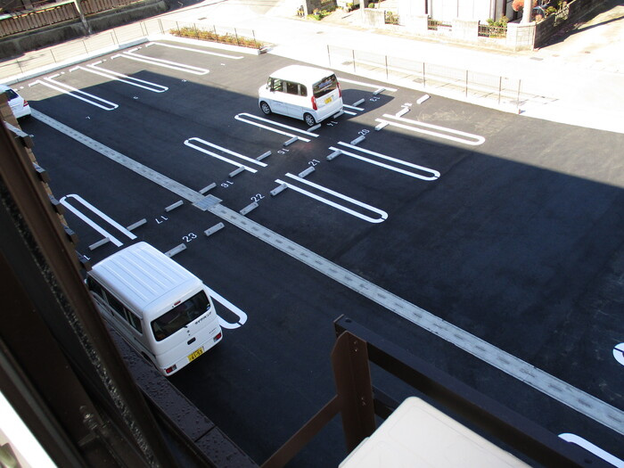 オレンジコートの駐車場