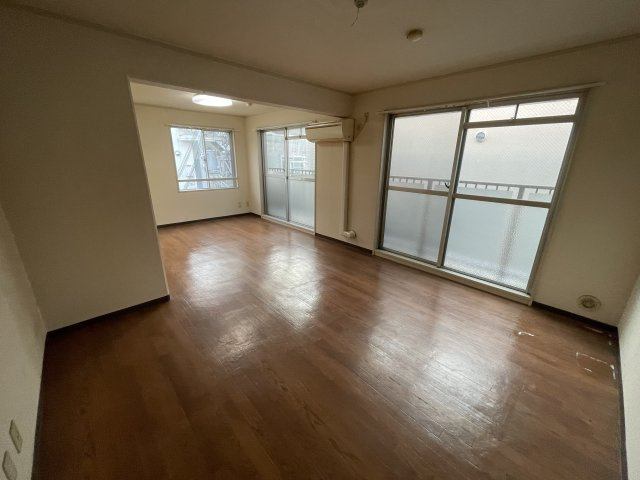西宮市甲子園七番町の賃貸マンションの居間・リビング
