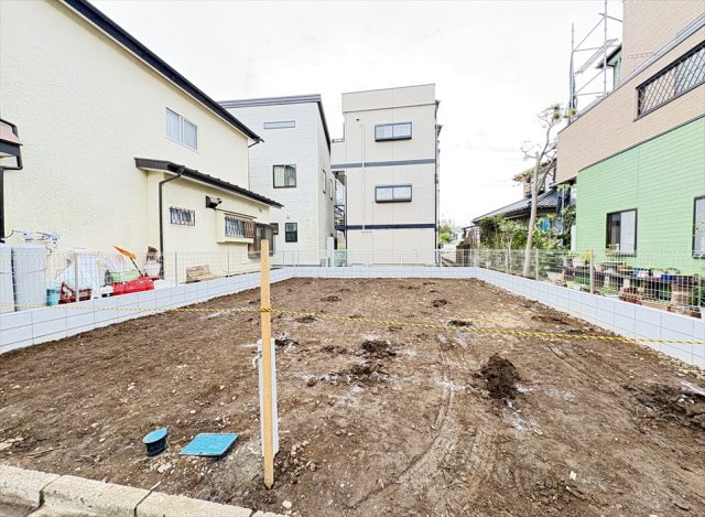 【外観】 | 志木市中宗岡3丁目　新築一戸建住宅　全1棟　(志木本店) | 販売現地／2026年4月10日撮影　
1Fの和室はリビングと玄関ホールから行き来できるので客間としても便利。