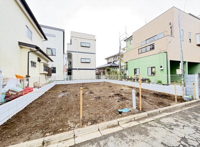 【外観】 | 志木市中宗岡3丁目　新築一戸建住宅　全1棟　(志木本店) | 販売現地／2026年4月10日撮影　
2部屋から行き来できるバルコニーでお洗濯もラクラク