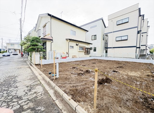 【外観】 | 志木市中宗岡3丁目　新築一戸建住宅　全1棟　(志木本店) | 販売現地／2026年4月10日撮影　
車の通りが少ない閑静な住宅地なので永く暮らしやすい住環境です。