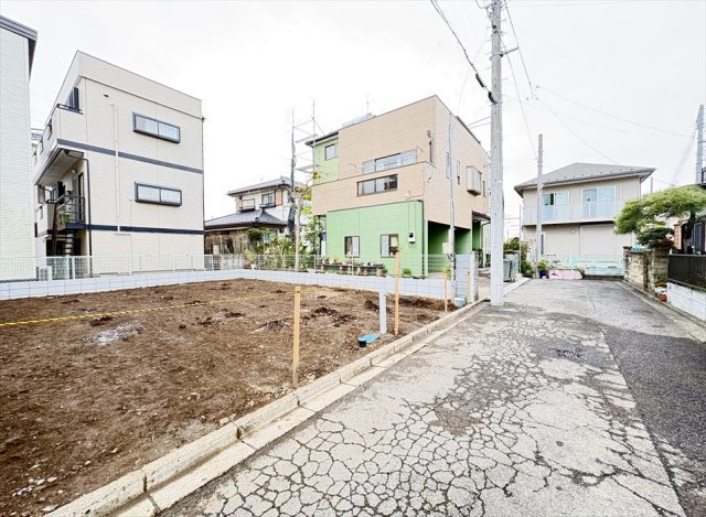 【前面道路含む現地写真】 | 志木市中宗岡3丁目　新築一戸建住宅　全1棟　(志木本店) | 4.2ｍ道路に面しているので車の出し入れもスムーズ。