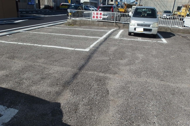 コーポナカネの駐車場