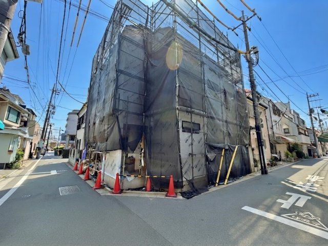 板橋区上板橋3丁目 限定1棟の前面道路含む現地写真|【駅徒歩2分の好立地にハイクラス4LDK邸宅が誕生いたします♪♪】
豊富な収納や広々21帖超のLDK、人気のルーフバルコニー、電動シャッターも付いてあったら嬉しい仕様設備を詰め込みました！！
