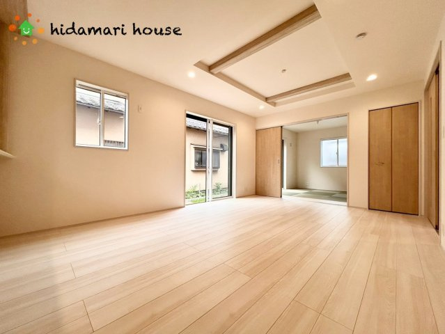 上尾市小泉　新築戸建　ブルーミングガーデン01の居間・リビング|LDK：17帖