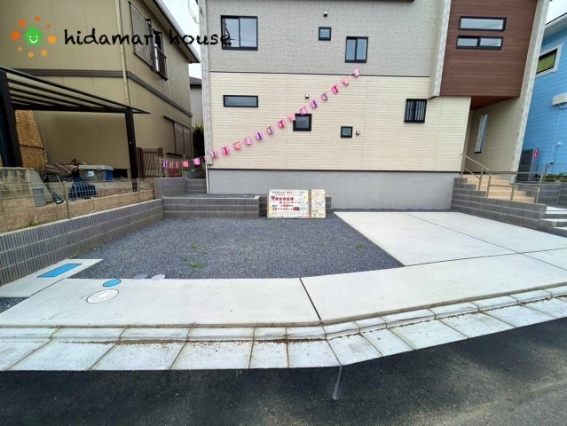 上尾市小泉　新築戸建　ブルーミングガーデン01の駐車場