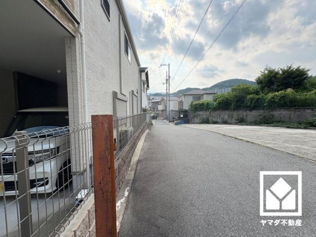 シャルム甲陽園の周辺|「セブンイレブン西宮上ケ原十番町店」まで徒歩3分、「コープ甲陽園」まで徒歩8分、「ローソン上ケ原三番町店」まで徒歩10分など、お買い物施設が徒歩圏内に複数あり便利な住環境です。