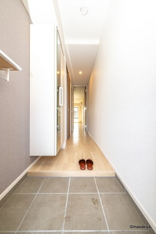 レインボーの玄関|写真は同じ建築会社の近い間取りのものです。参考にご覧下さい。