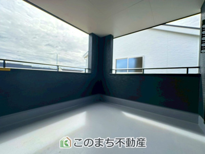 【バルコニー】 | Livele Garden.S下野緑第3　 | 多少の雨も安心の広々としたインナーバルコニー☆
