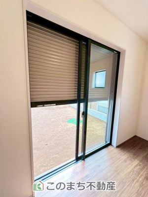 【設備】 | Livele Garden.S下野緑第3　 | 掃き出し窓には安心のシャッター雨戸付き☆