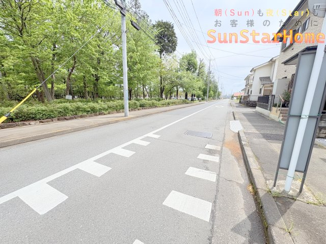 【サンスターホーム】青梅市新町7丁目　新築戸建平屋の前面道路含む現地写真