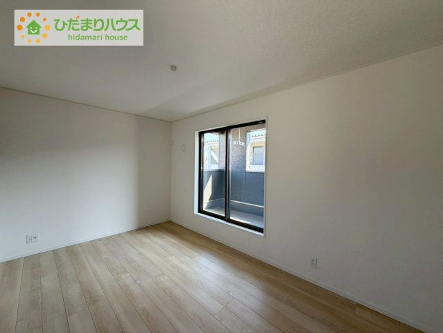 郡山市並木第1　新築戸建　5号棟の寝室|バルコニーに面していて、たっぷり光りの入る明るい主寝室です！